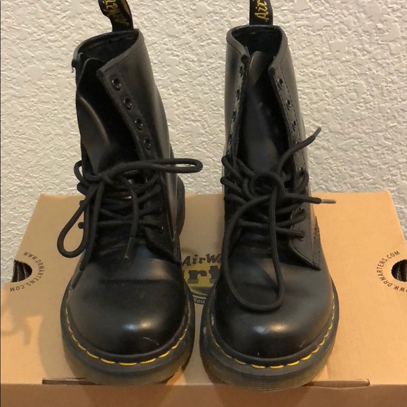 Dr. Martens Shoes - Dr. Martens 1460 W Smooth